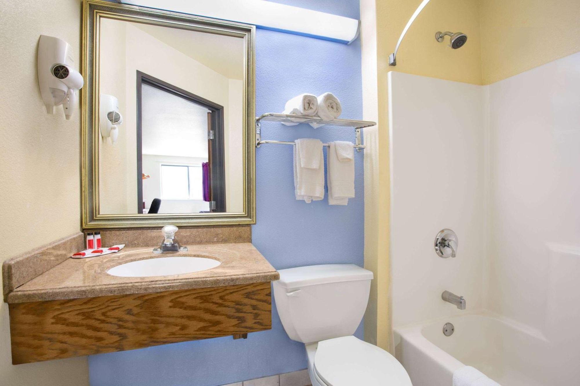 Super 8 By Wyndham Lynchburg Va Hotel Ngoại thất bức ảnh