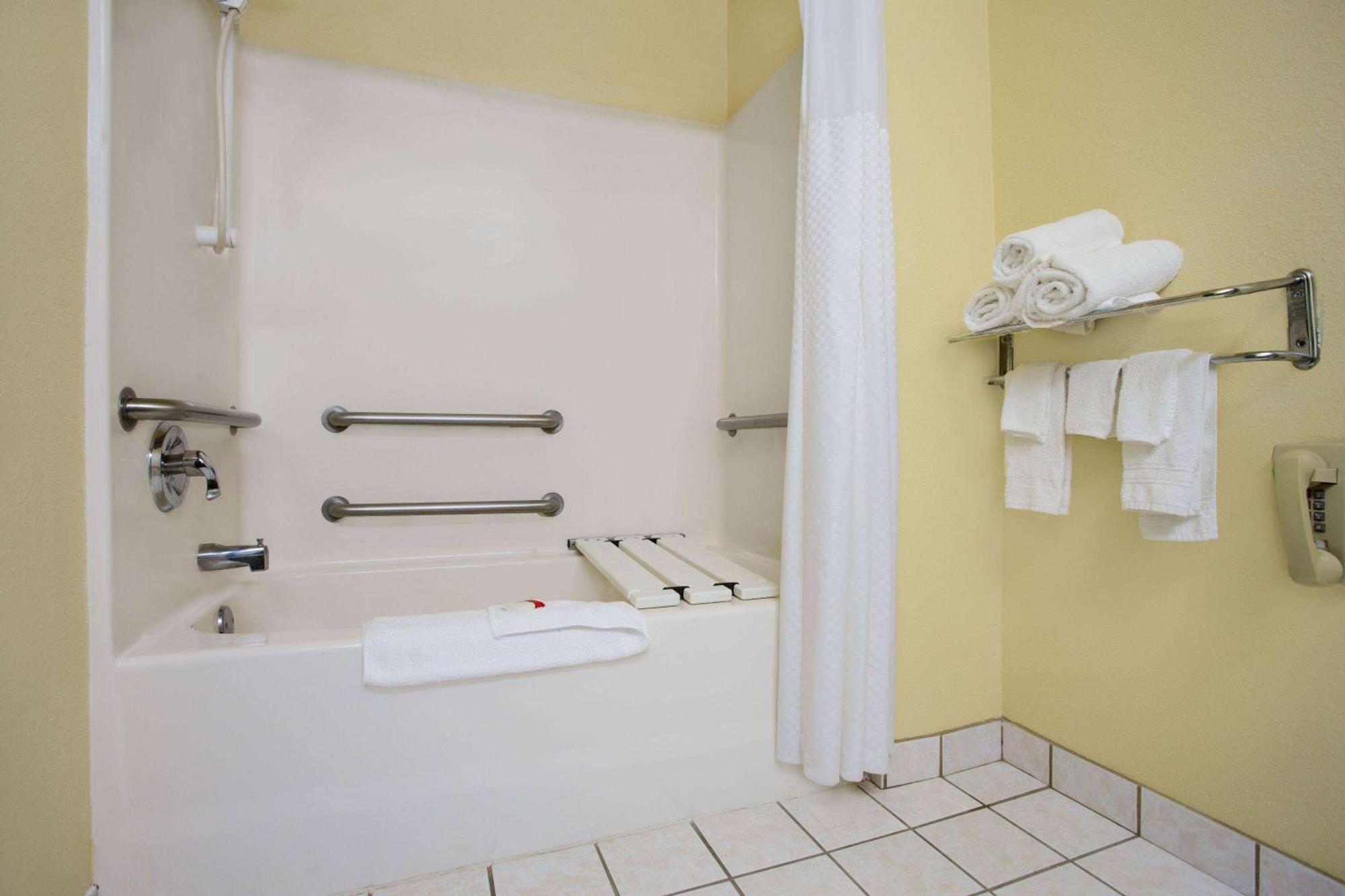 Super 8 By Wyndham Lynchburg Va Hotel Ngoại thất bức ảnh