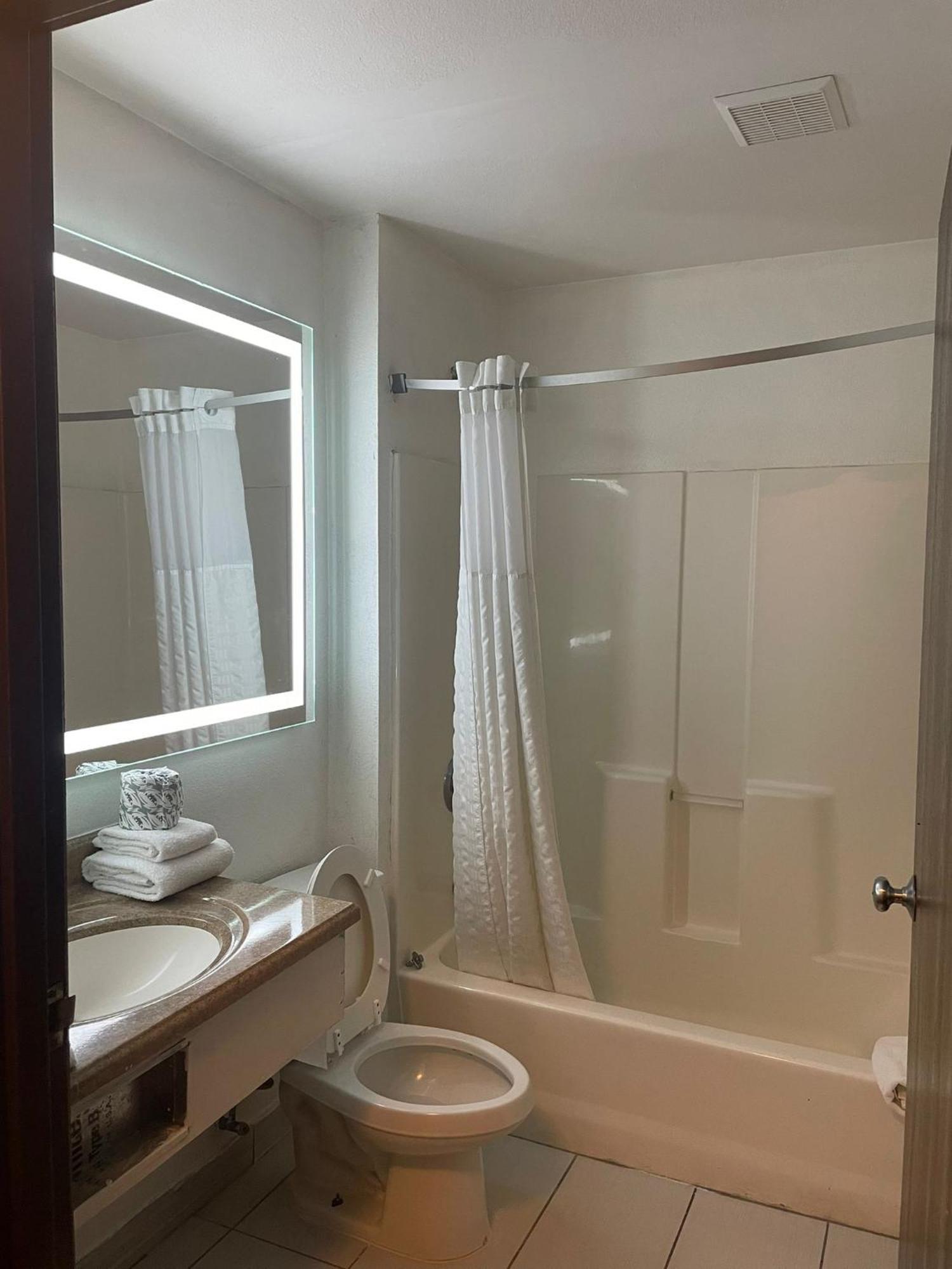 Super 8 By Wyndham Lynchburg Va Hotel Ngoại thất bức ảnh