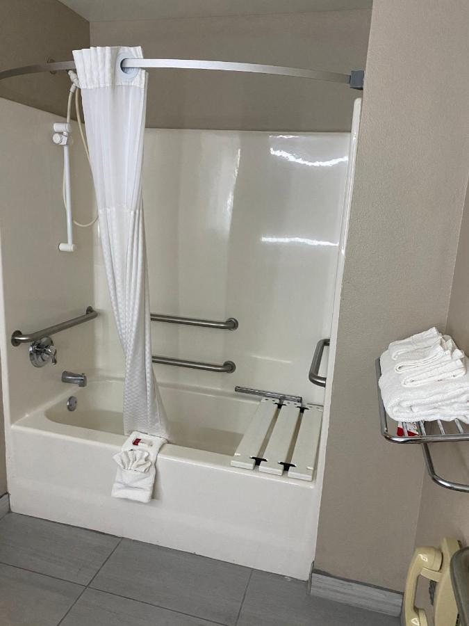 Super 8 By Wyndham Lynchburg Va Hotel Ngoại thất bức ảnh